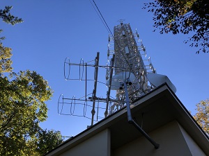 NHK放大の送信アンテナ