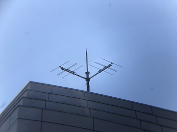 発するFM送信アンテナ2